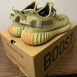 YEEZY boost 350 v2 Sulfur MENS size 10